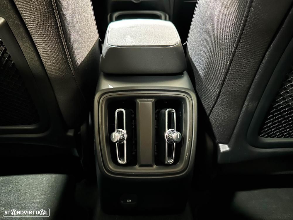 Volvo C40 Recharge 82 kWh Twin Motor Plus - 31