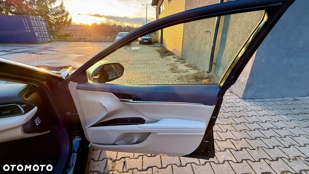 Toyota Camry 2.5 Hybrid Executive CVT - 16