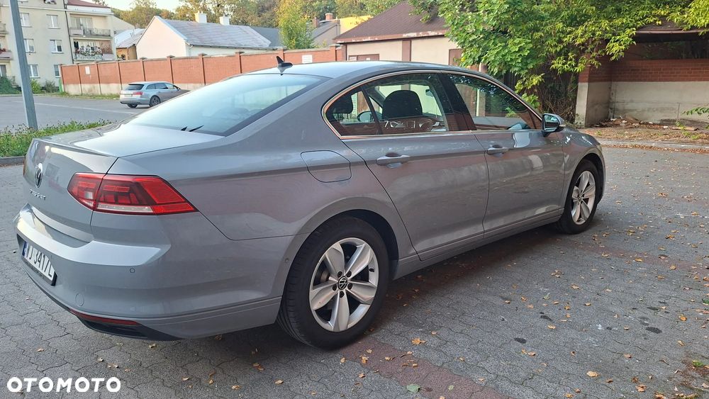 Volkswagen Passat - 16
