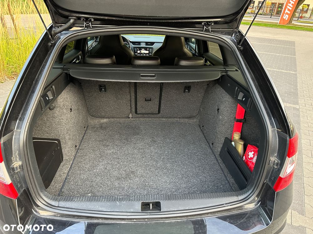 Skoda Octavia Combi 2.0 TDI DSG RS - 8