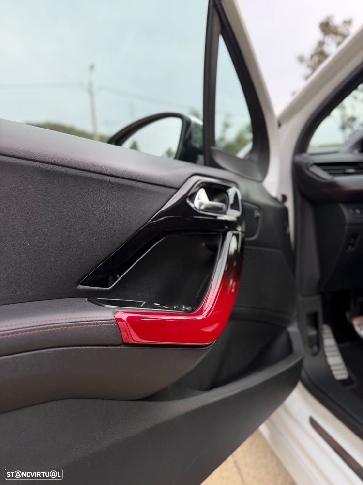 Peugeot 208 GTI 200 THP - 17