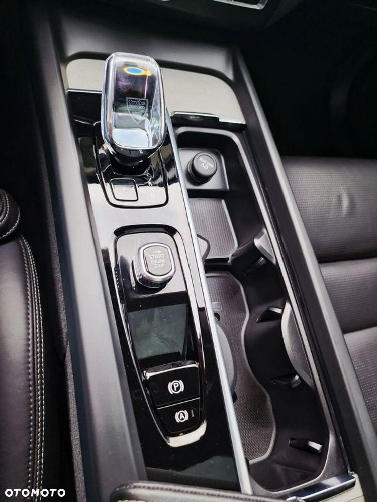 Volvo XC 60 B5 B AWD Ultimate Black Edition - 26