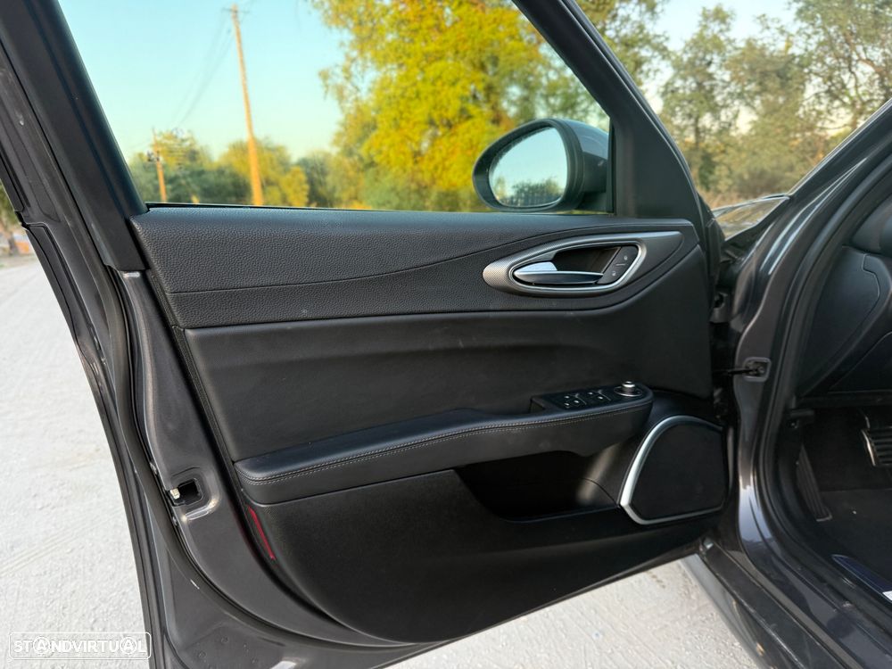 Alfa Romeo Giulia 2.2 D Super AT8 - 28