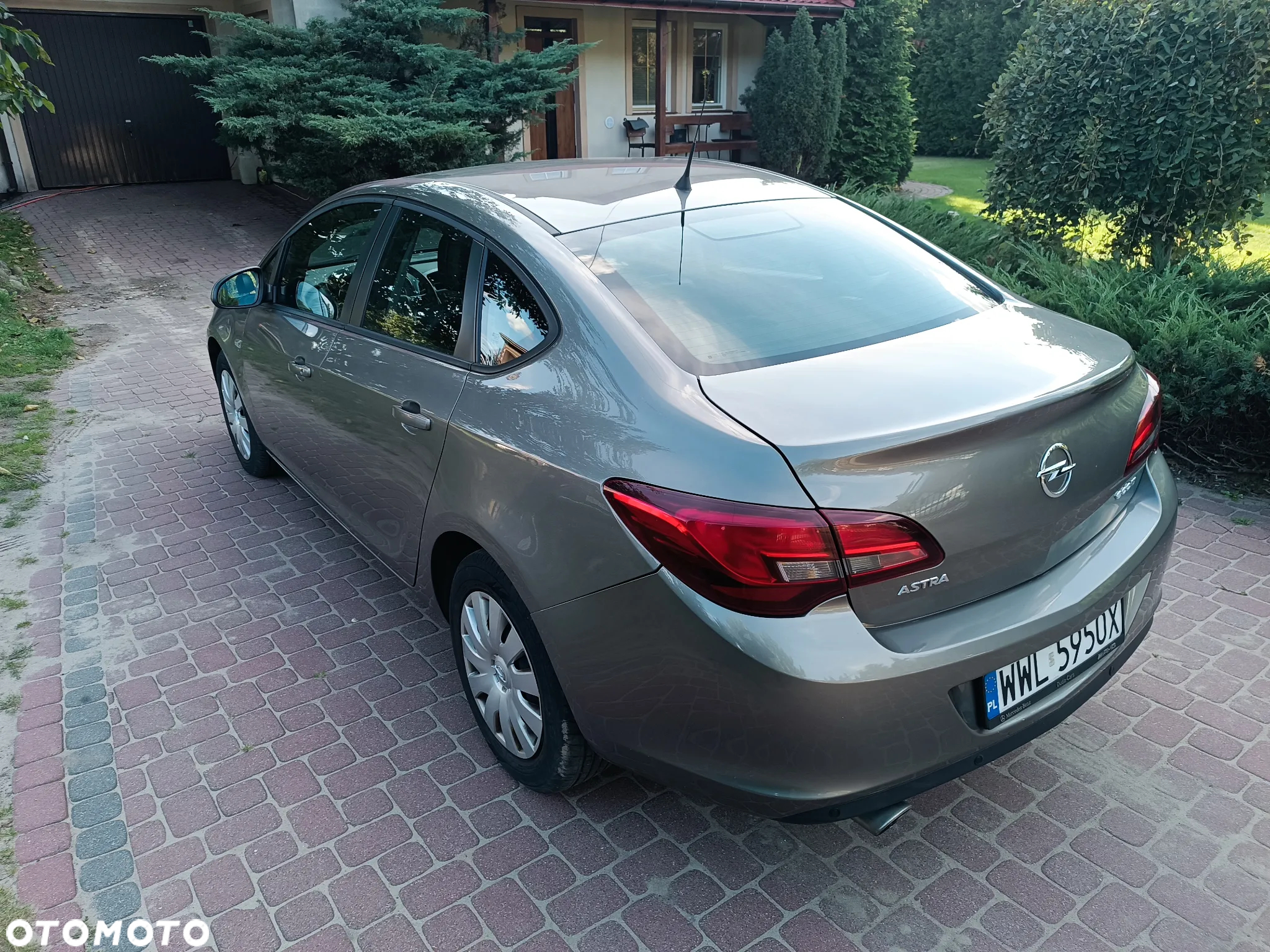 Opel Astra IV 1.4 T Enjoy EU6 - 5