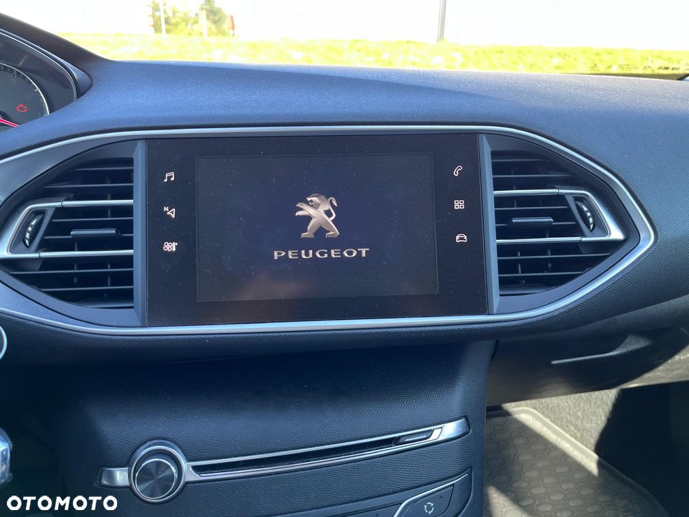 Peugeot 308 - 8