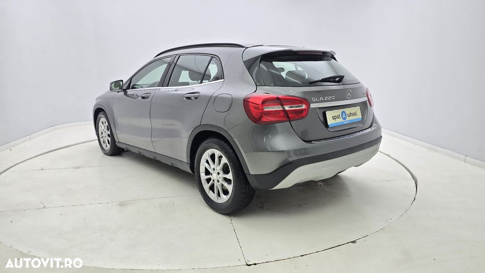 Mercedes-Benz GLA - 6