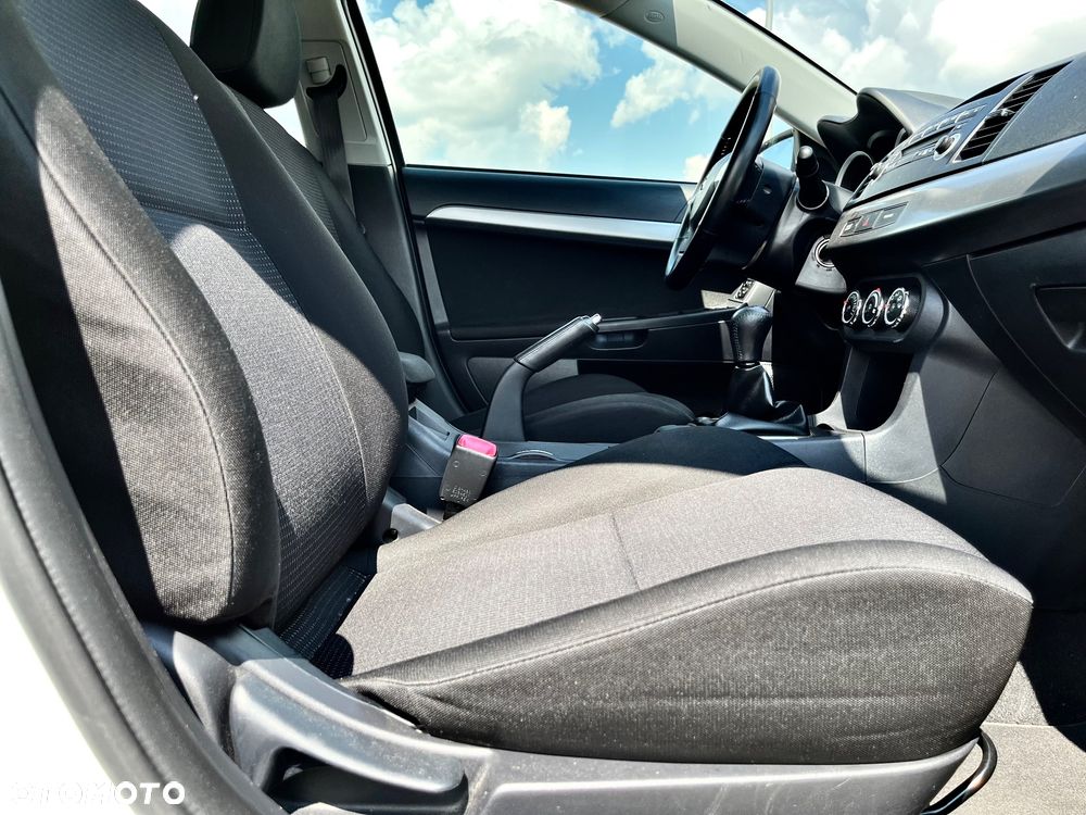 Mitsubishi Lancer 1.5 Invite - 26