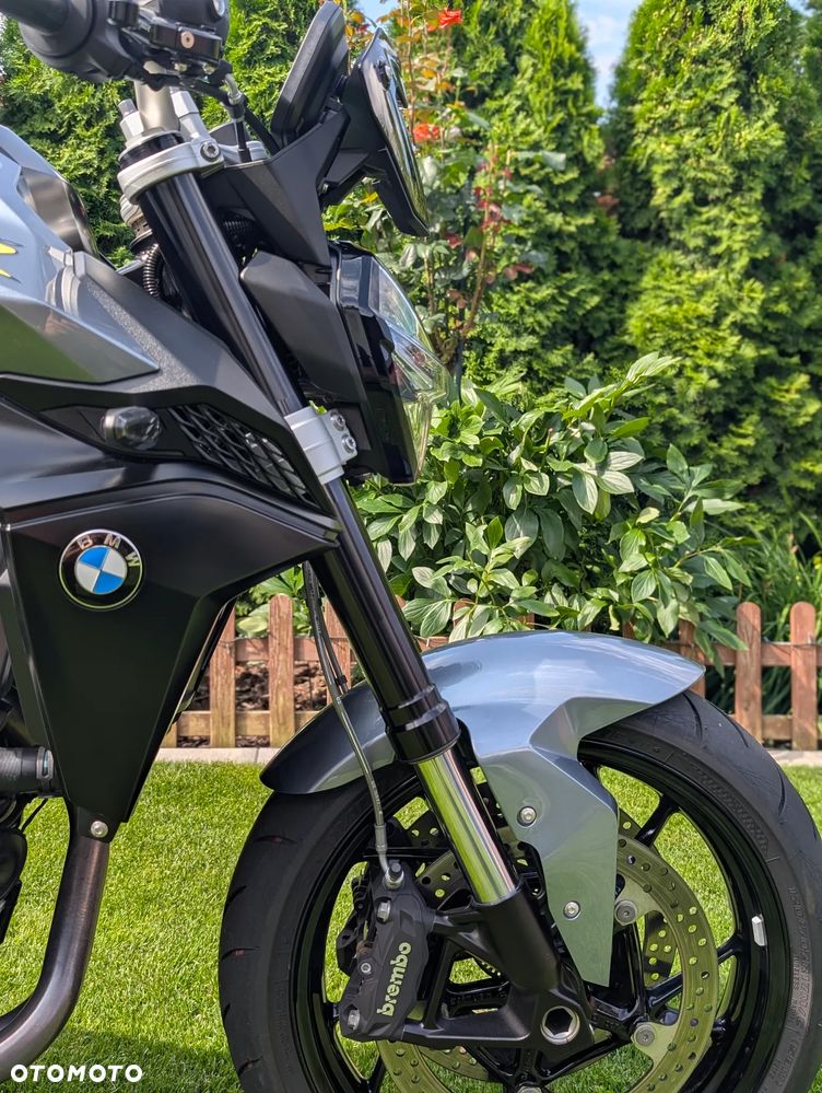BMW F - 21