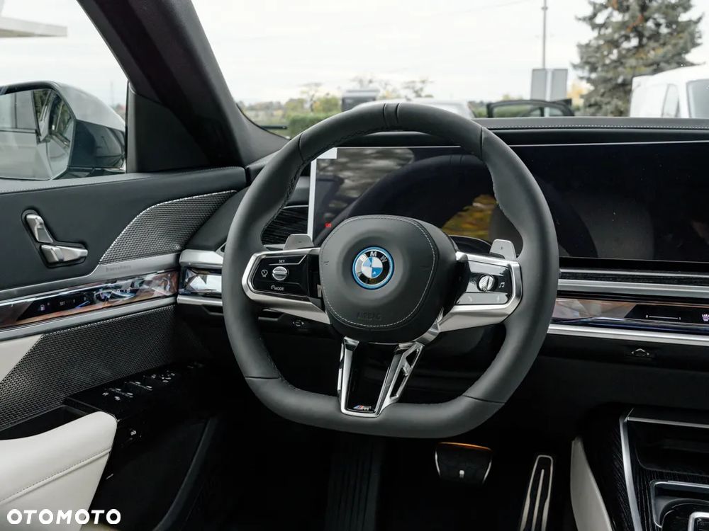 BMW Seria 7 750e PHEV xDrive M Sport sport - 7