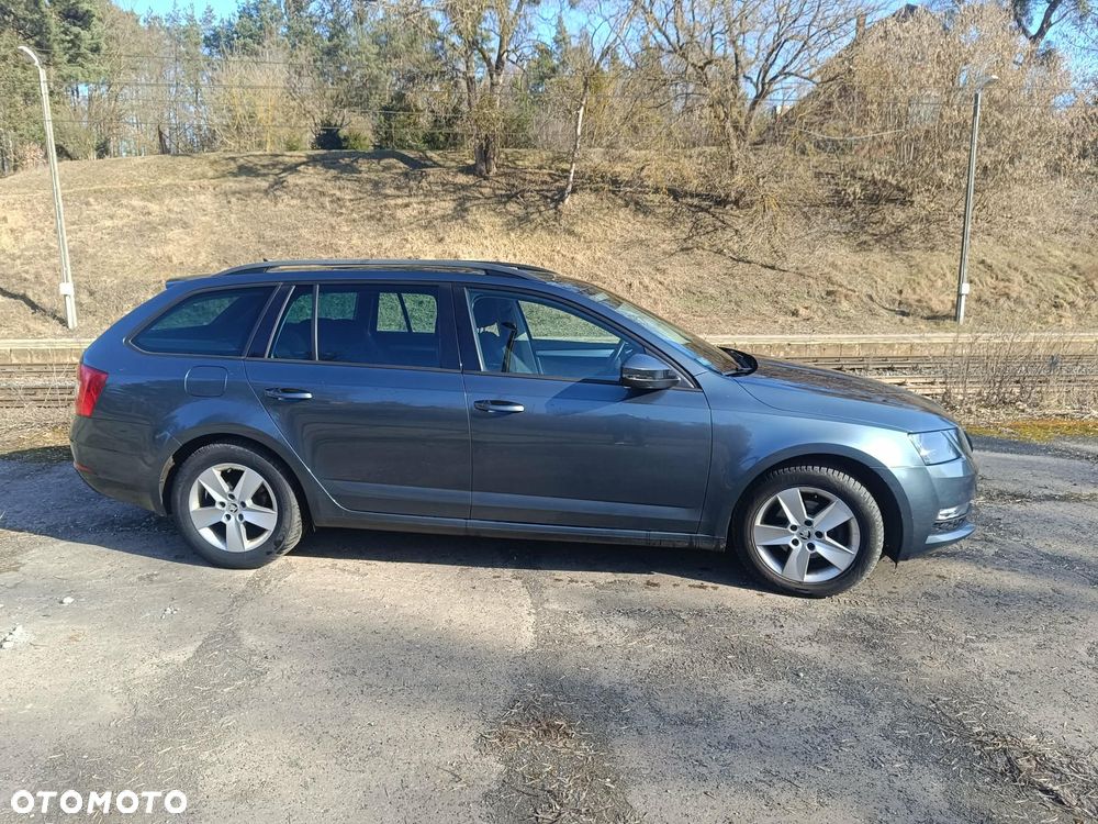 Skoda Octavia 1.6 TDI Ambition DSG - 5
