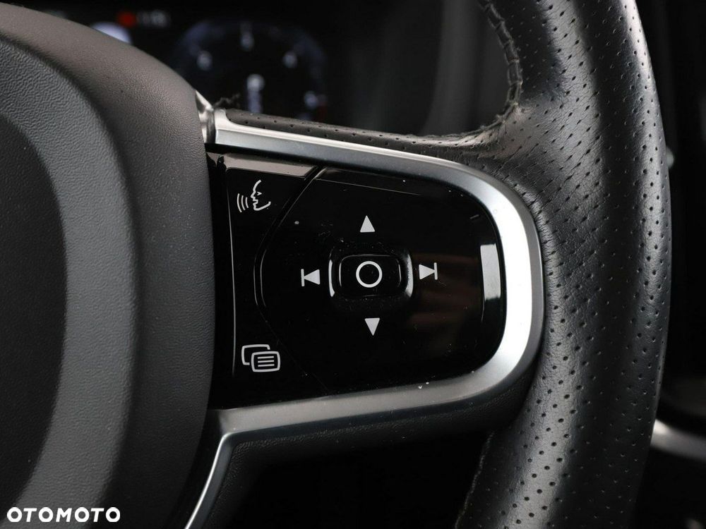 Volvo V60 D4 Momentum - 31