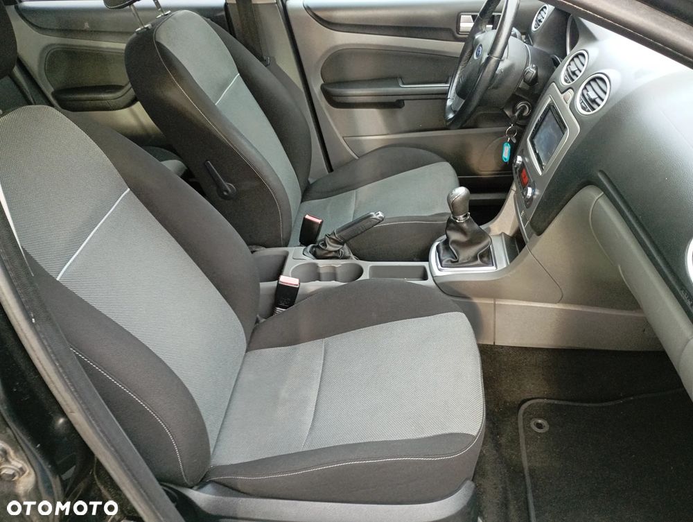 Ford Focus Turnier 1.6 16V Ambiente - 33