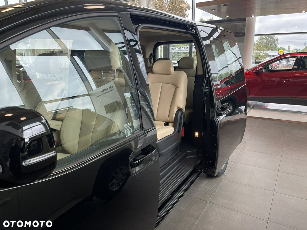 Hyundai Staria - 28