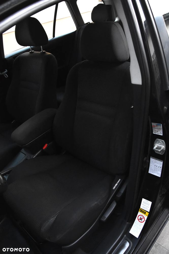 Toyota Avensis 1.8 VVT-i Combi - 10