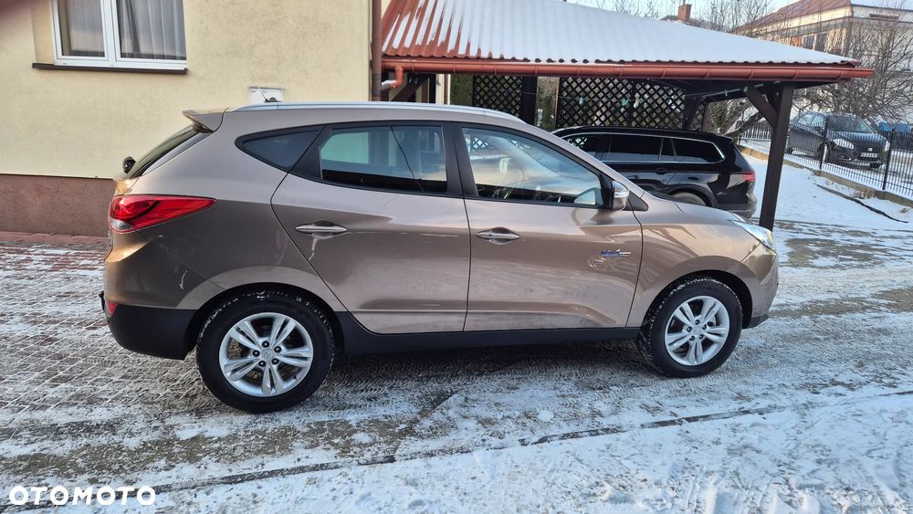 Hyundai ix35 1.7 CRDi 2WD blue Finale Gold - 14