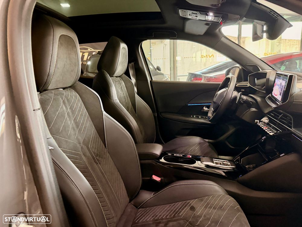 Peugeot 2008 PureTech 130 EAT8 GT - 30