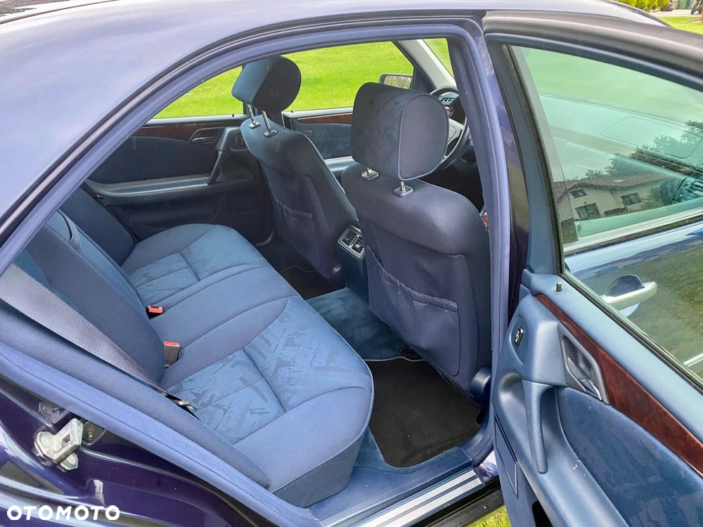 Mercedes-Benz Klasa E 320 Elegance - 11