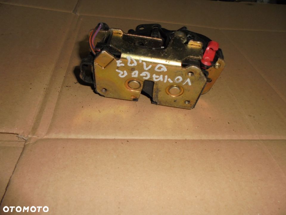 ZAMEK KLAPY BAGAZNIKA VOYAGER 01-07 - 2