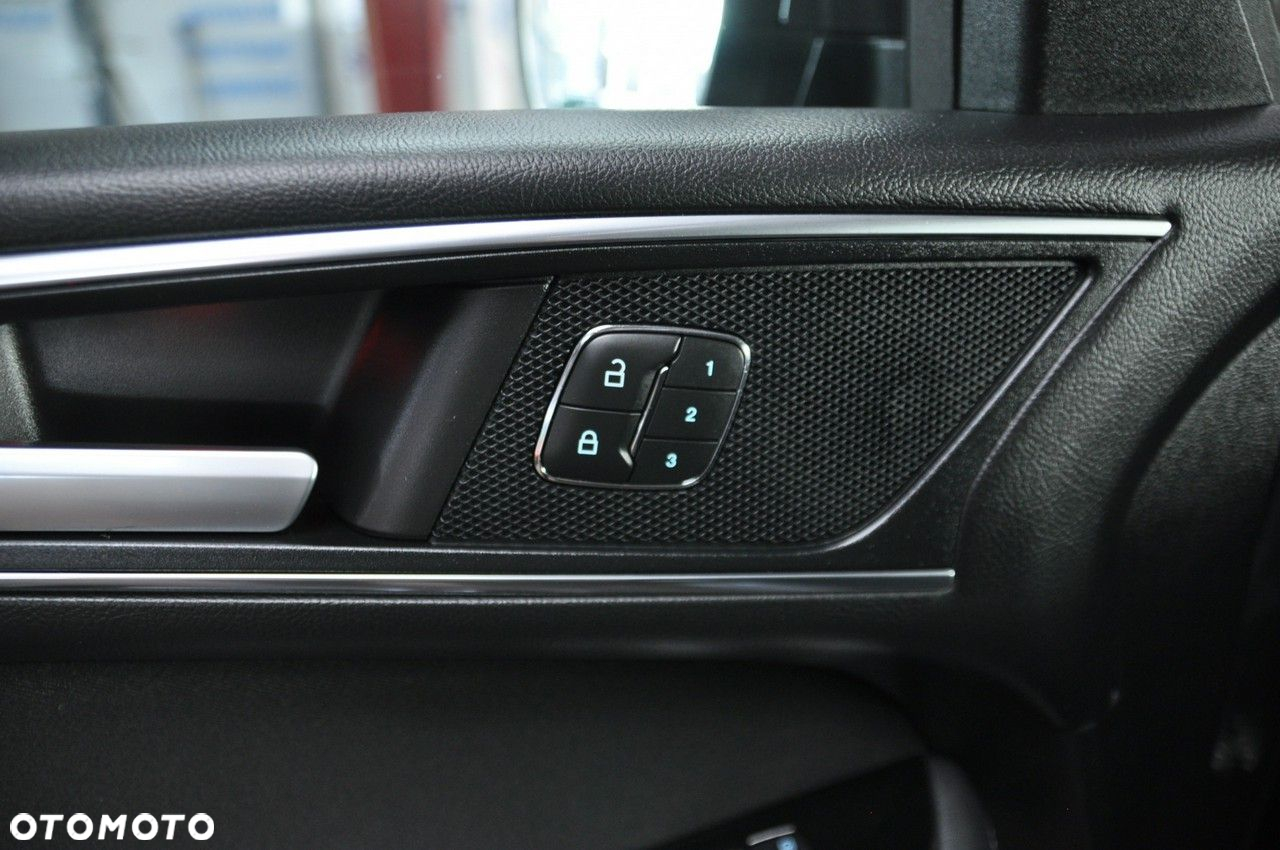 Ford S-Max 2.0 EcoBlue Titanium - 11