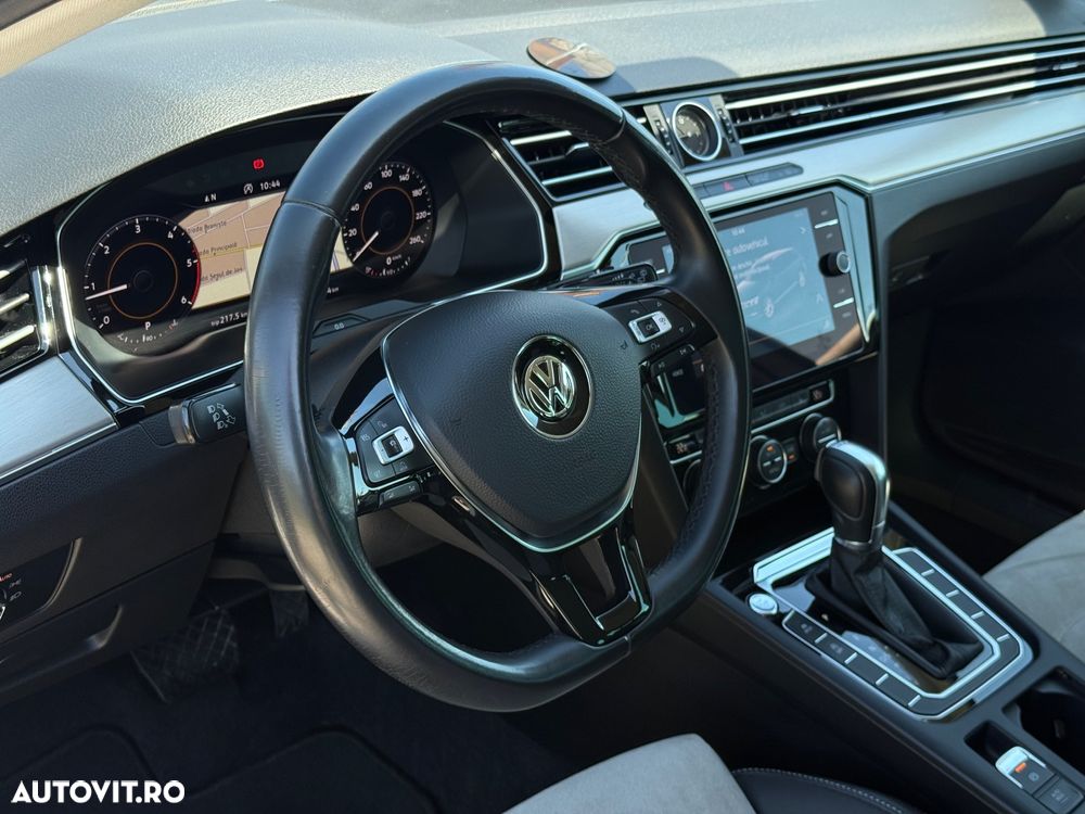 Volkswagen Passat 2.0 TDI DSG (BlueMotion Technology) Highline - 29