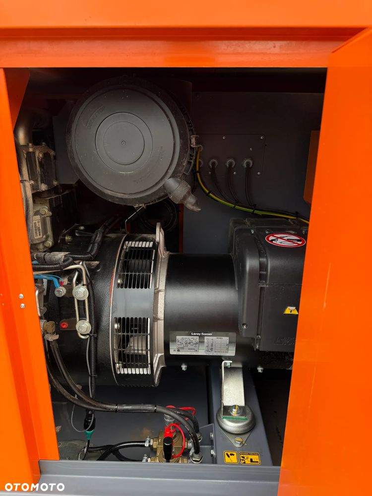 Atlas Copco QAS 60 ST3 Agregat Prądotwórczy Wyciszony GENERATOR 60 KW 2018r. JAK NOWY z Norwegii 5474 mtg Silnik PERKINS 4 cylindry. Prądnica Leroy-Somer. Maszyna działa wzorowo! Nie posiada ani deka zniszczeń! Pochodzi z Upadłośći Norweskiej. Okazja pełny ORYGINAŁ. Maszyna po serwisach w autoryzowanym oddziale. Kolejny serwis dopiero za 2 tysiące mtg. Agregat Gotowy do pracy!! - 13