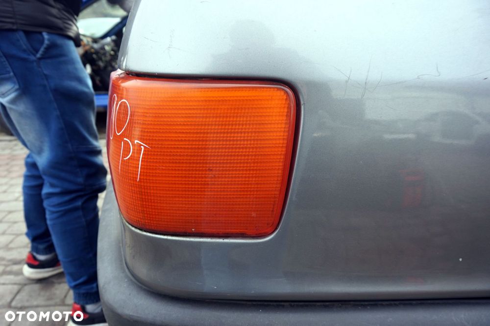 LAMPA TYLNA PRAWA 80 B3 SEDAN  AUDI 1986-1991 - 3