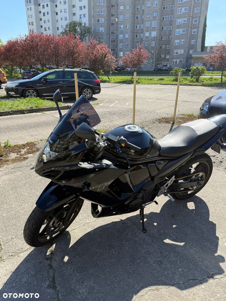 Suzuki GSX - 13