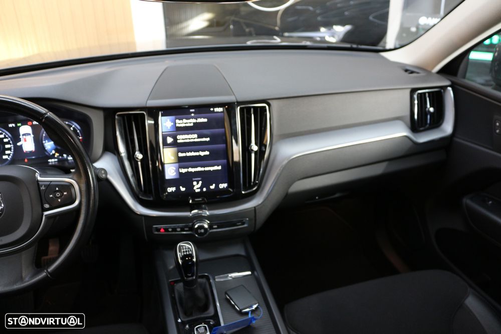 Volvo XC 40 2.0 D3 Momentum Plus - 43