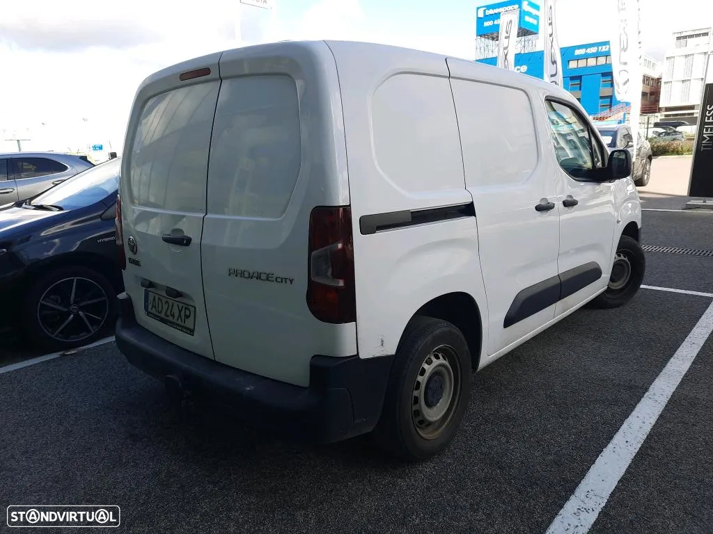 Toyota PROACE CITY 3 LUG. - 3
