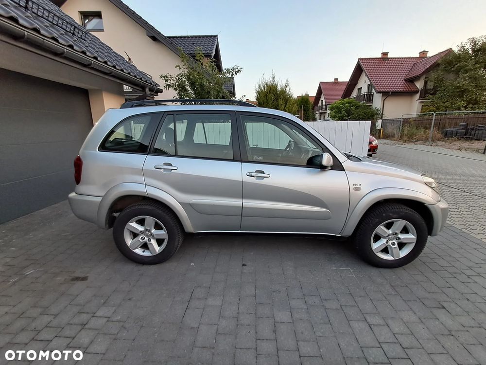 Toyota RAV4 2.0 VVT-i 4x4 - 5