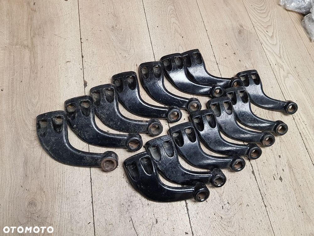 Set prawy mocowanie podnóżka Harley Davidson Sportster 883 1200  42971-04 - 3
