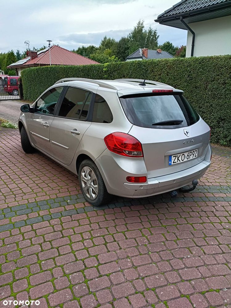 Renault Clio 2010 photo 2