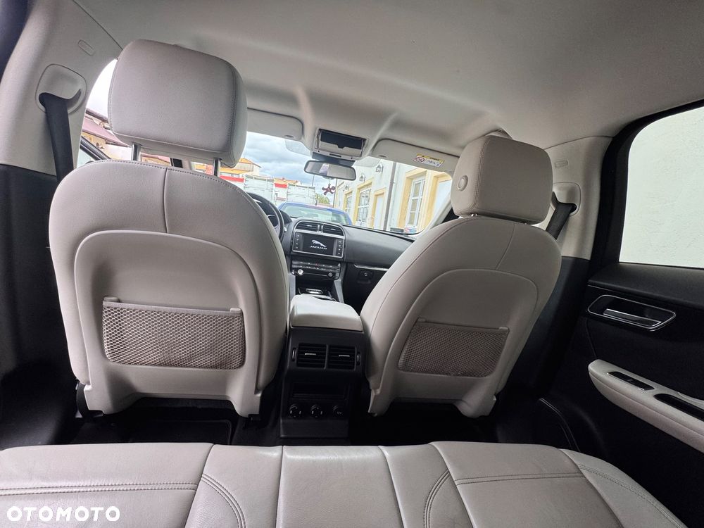 Jaguar F-Pace 2.0 i4D AWD Prestige - 9