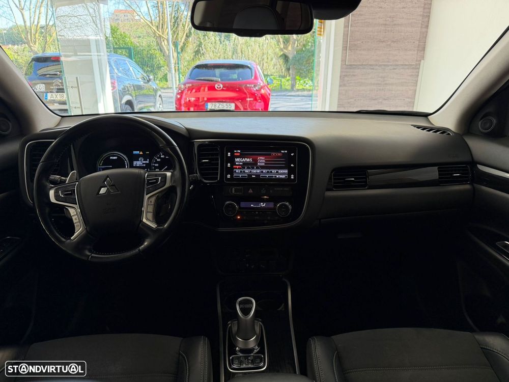 Mitsubishi Outlander 2.0 Instyle Navi - 9