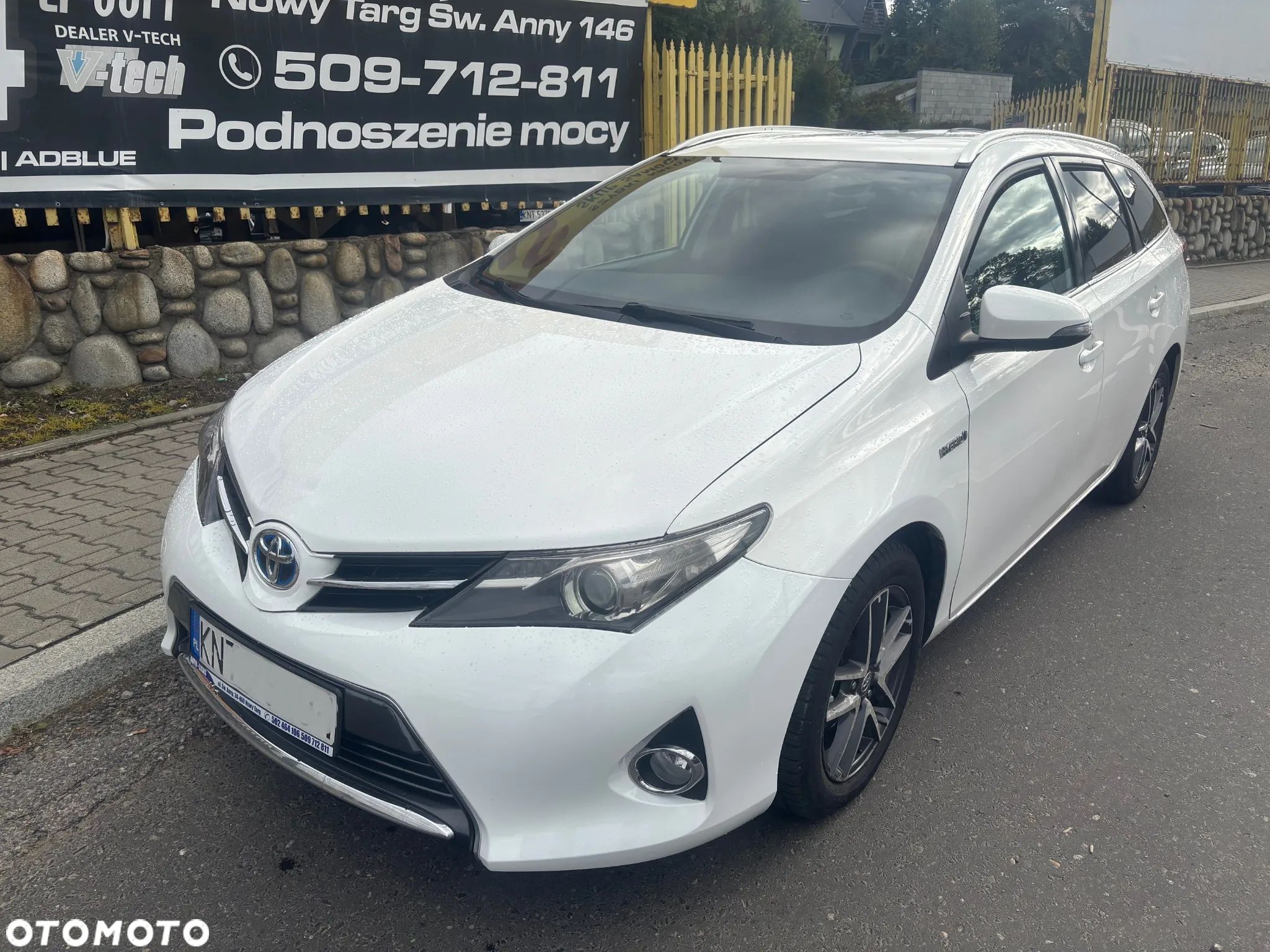 Toyota Auris 1.8 HSD Luna - 1