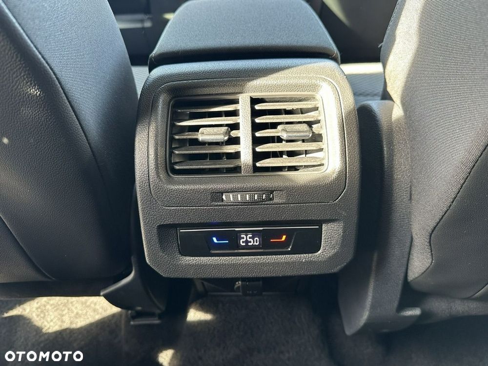Volkswagen Touran 2.0 TDI BMT Comfortline Plus DSG - 28