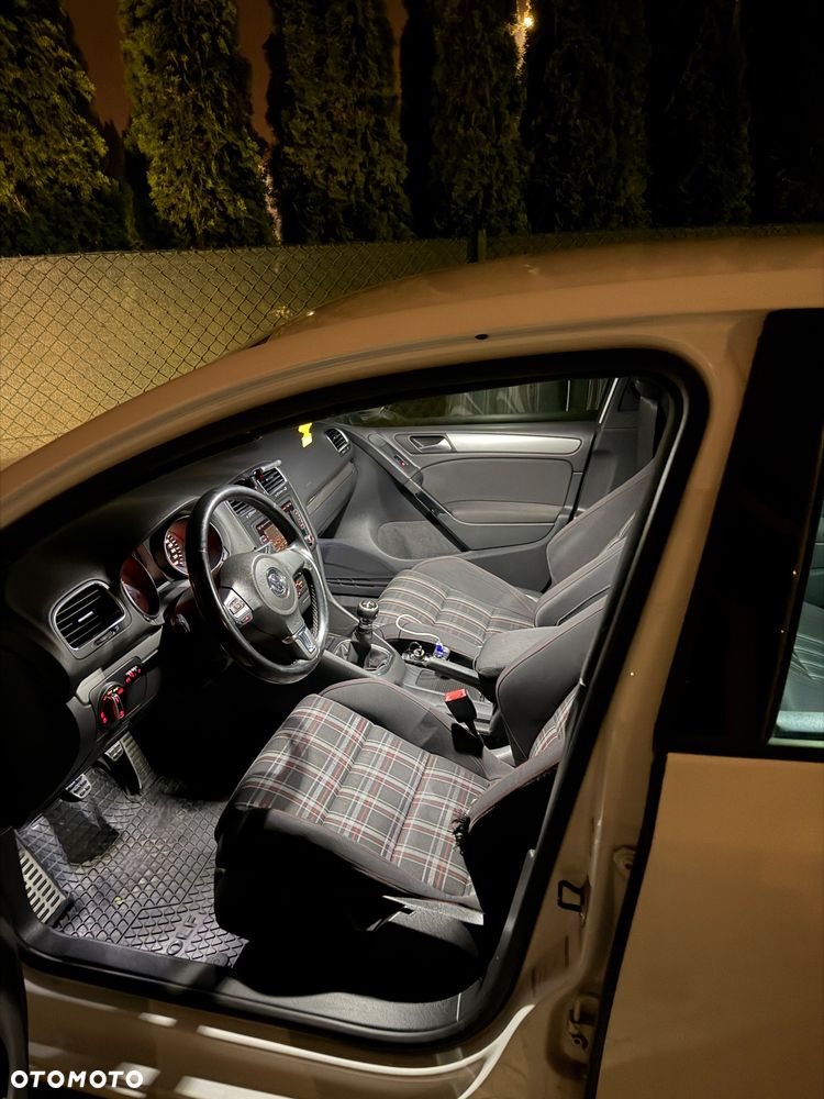 Volkswagen Golf 2.0 TDI Highline - 18