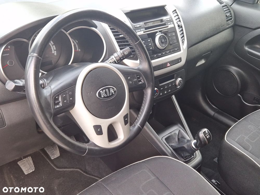 Kia Venga - 23