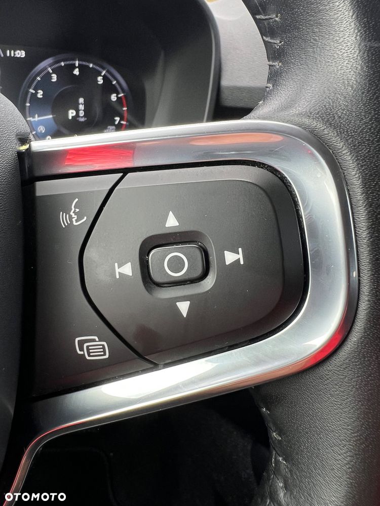 Volvo XC 40 T3 Geartronic Momentum Pro - 22