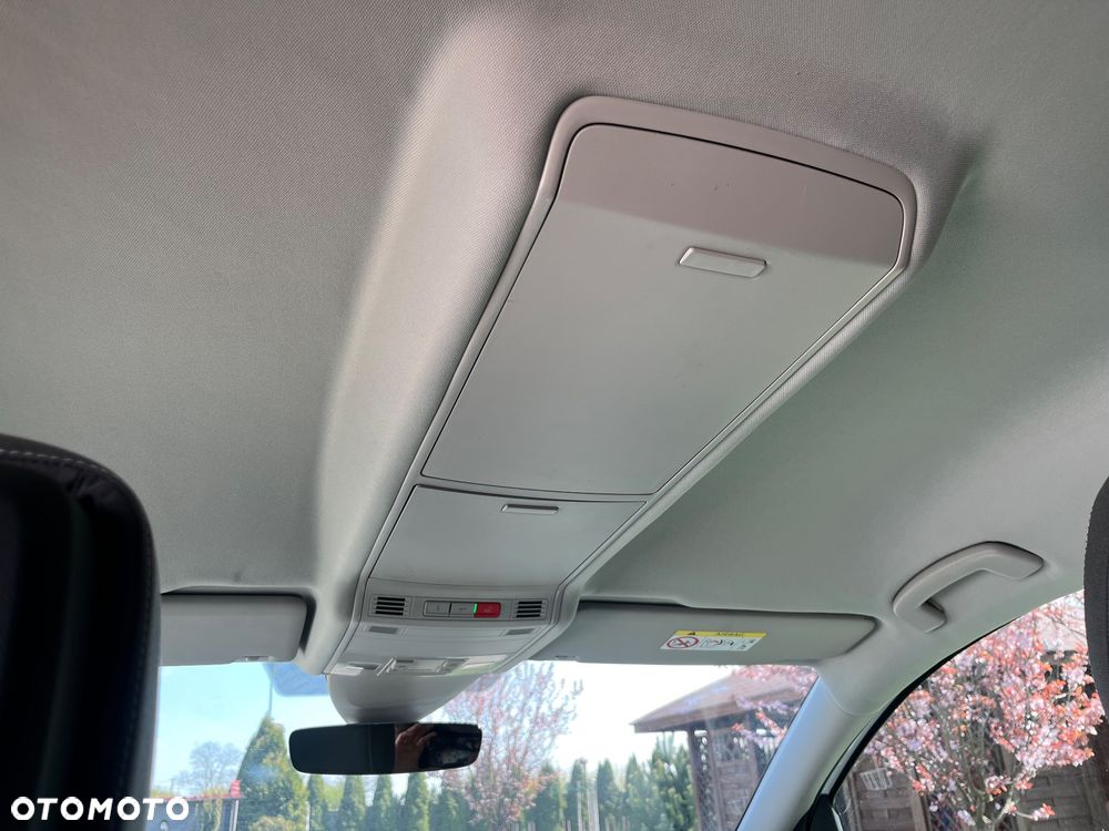 Volkswagen Touran 2.0 TDI SCR DSG ACTIVE - 38