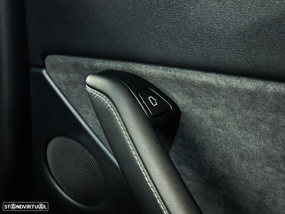 Tesla Model Y Long Range Dual Motor AWD - 28