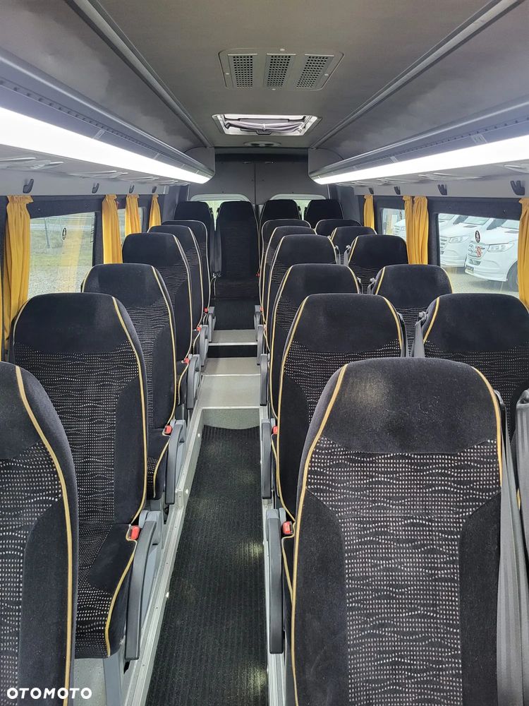 Volkswagen Crafter 24 - miejsca + 3 stojące - 16
