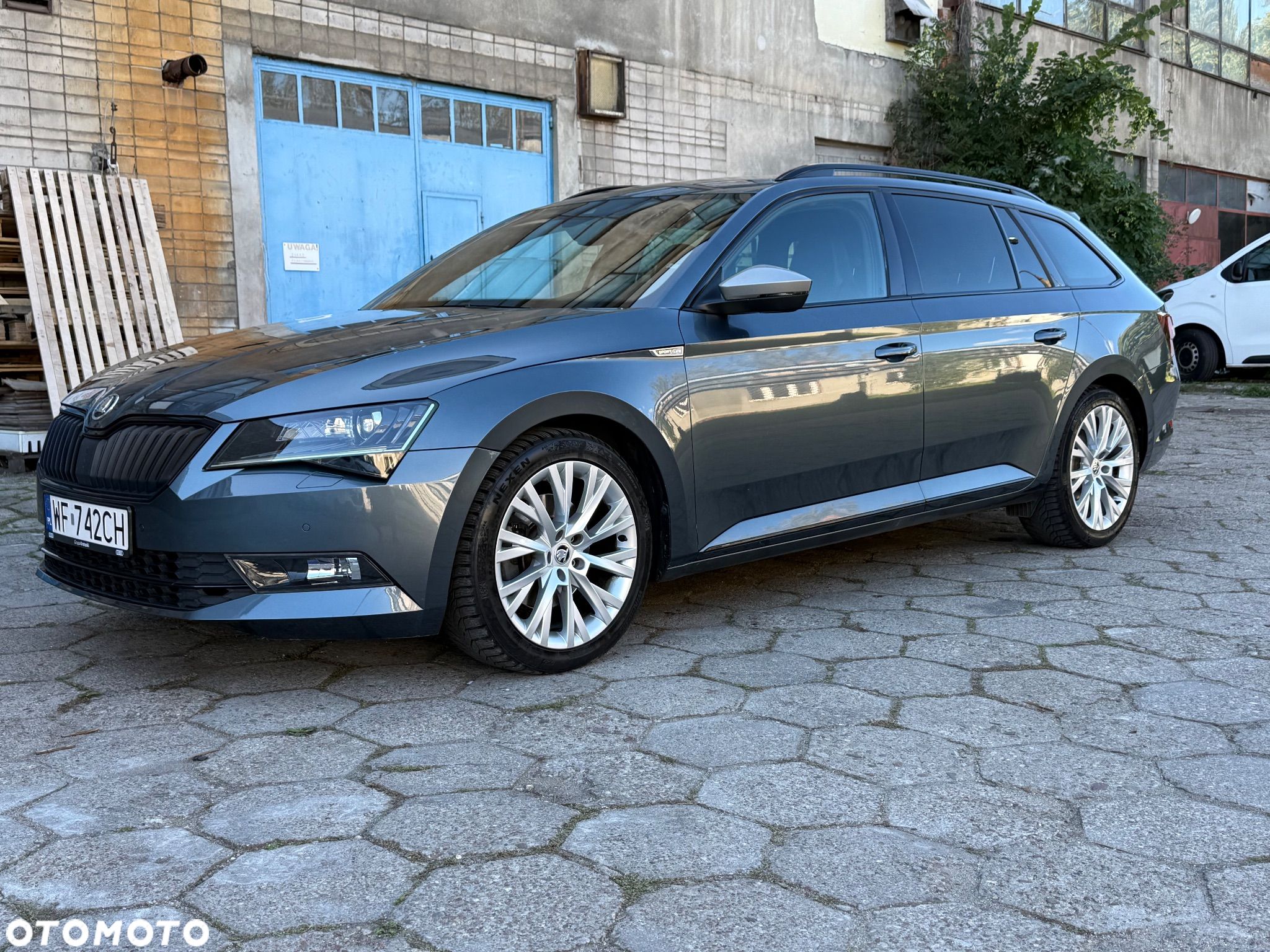 Skoda Superb Combi 1.8 TSI DSG SportLine - 1
