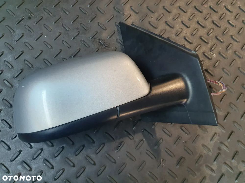 PRAWE LUSTERKO VOLKSWAGEN POLO 9N 2001-2005 5 PIN EUROPA SREBRNE - 1