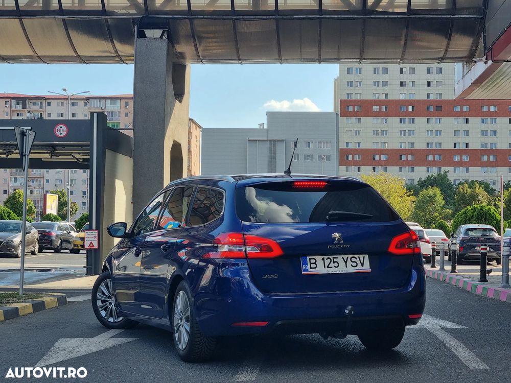 Peugeot 308 SW 1.2 L PureTech Turbo S&S Allure - 18