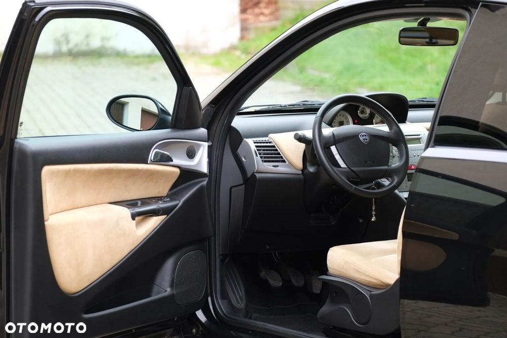 Lancia Ypsilon 1.4 8V Oro (4 os.) - 8