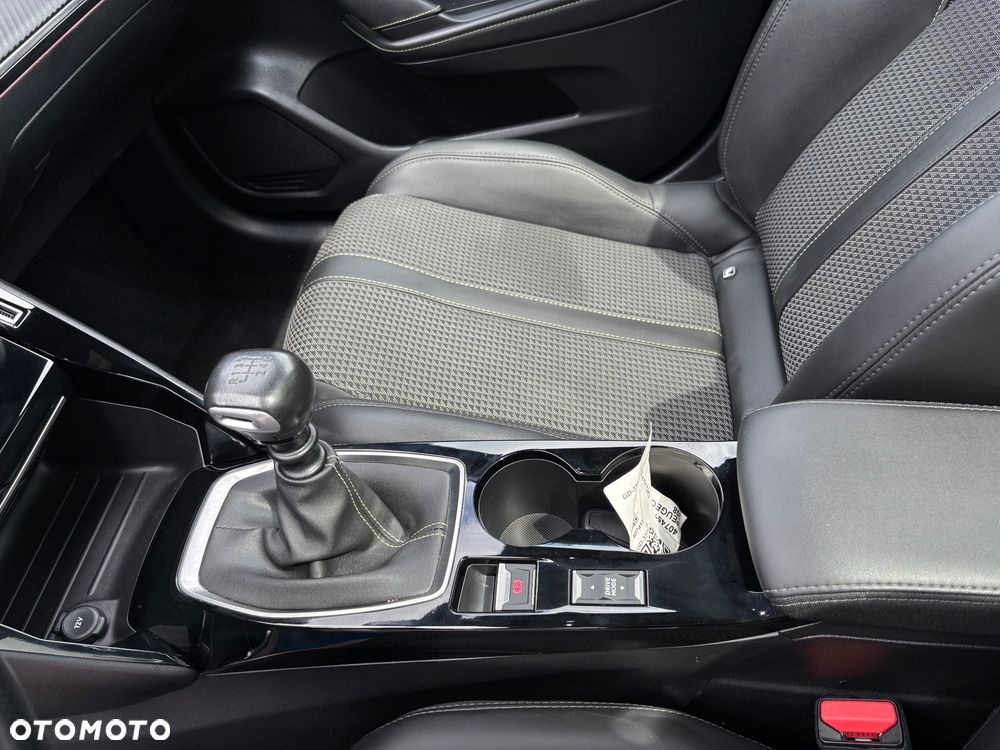 Peugeot 208 PureTech 100 GT - 16