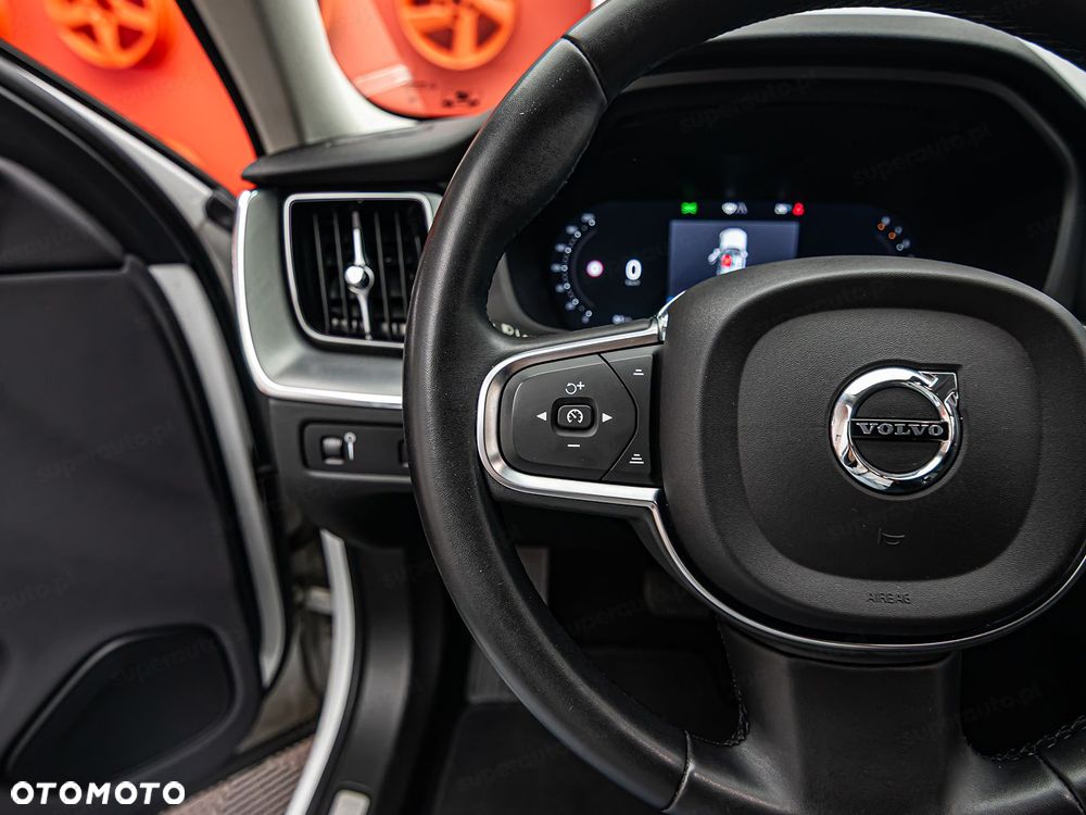 Volvo XC 60 B4 B Momentum - 16