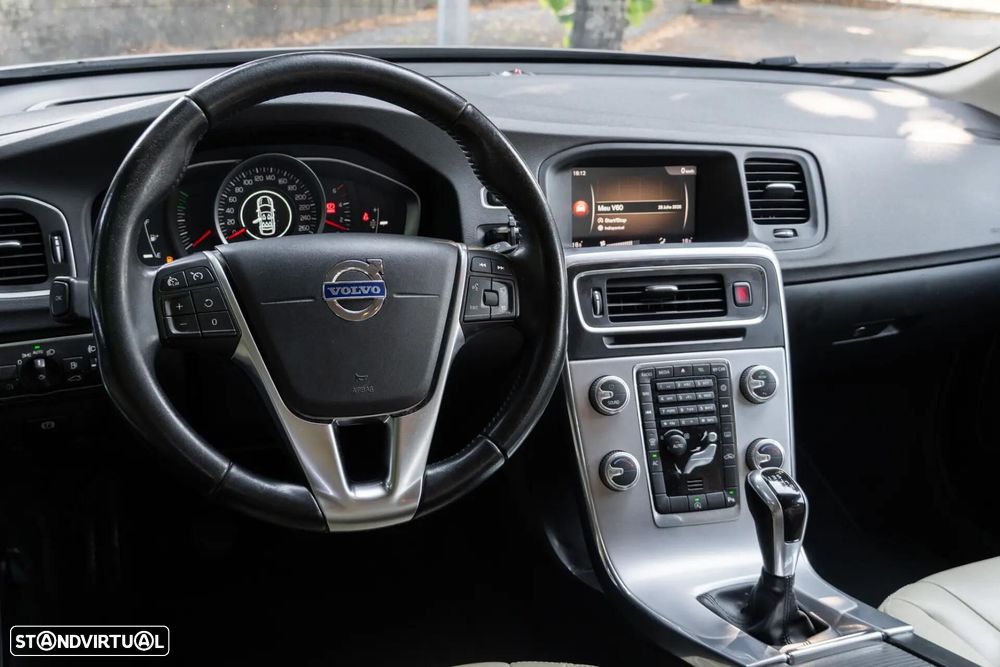 Volvo V60 Cross Country 2.0 D3 Momentum - 8
