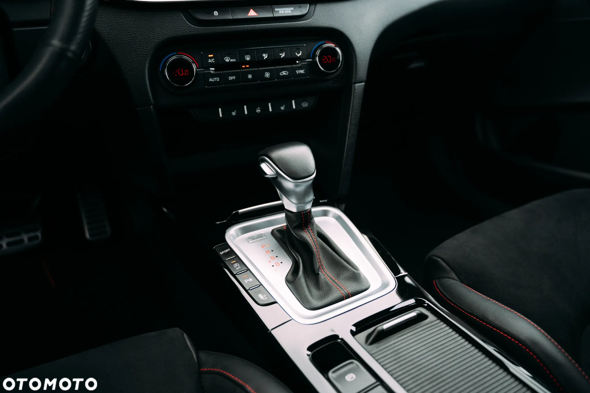 Kia ProCeed 1.6 T-GDI GT DCT - 13